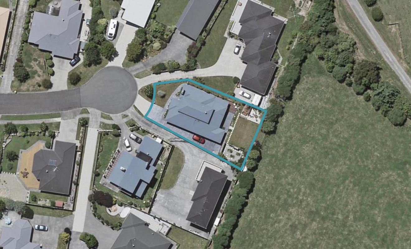 33 Ludlam Way, Otaki - Carousel 1