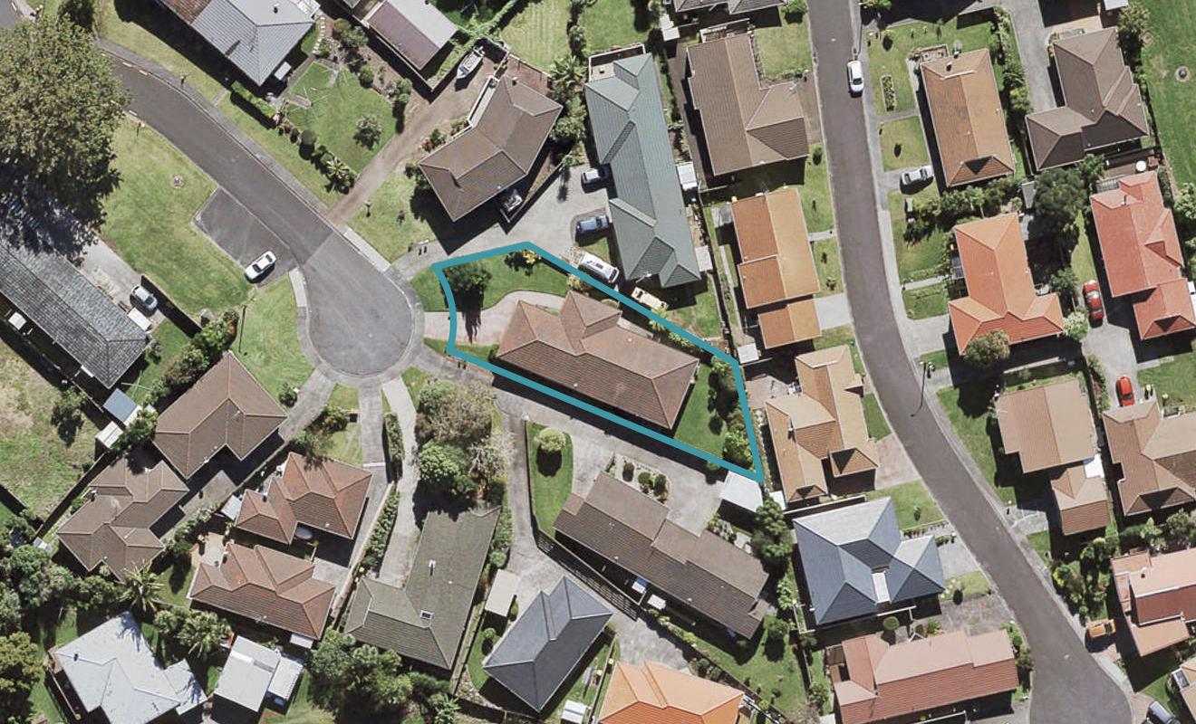 8 Annette Avenue, Te Atatu South, Auckland - Carousel 1