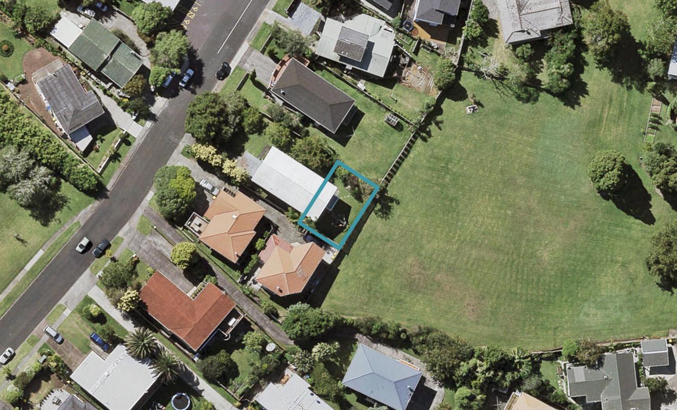 8E Grenada Avenue, Forrest Hill, Auckland - Carousel 1