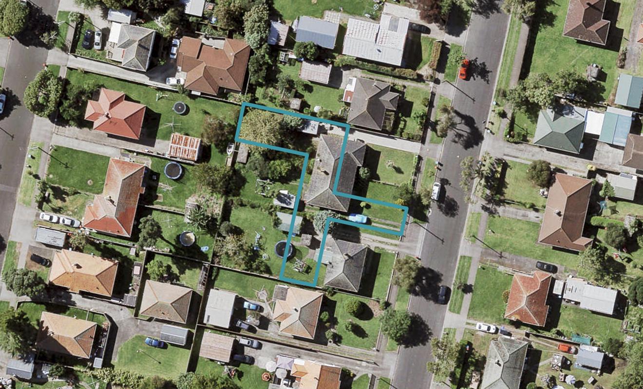 11 Tokomaha Lane, Point England, Auckland - Carousel 1