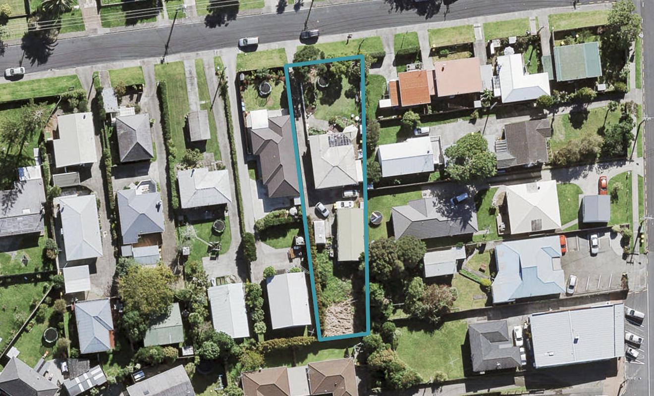 2/4 Tiri Tiri Road, Birkdale, Auckland - Carousel 1