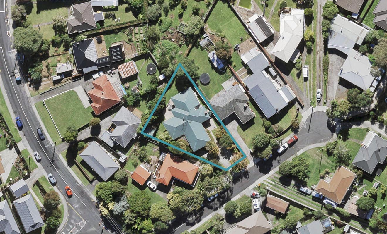 4 Rowan Terrace, Te Atatu South, Auckland - Carousel 1