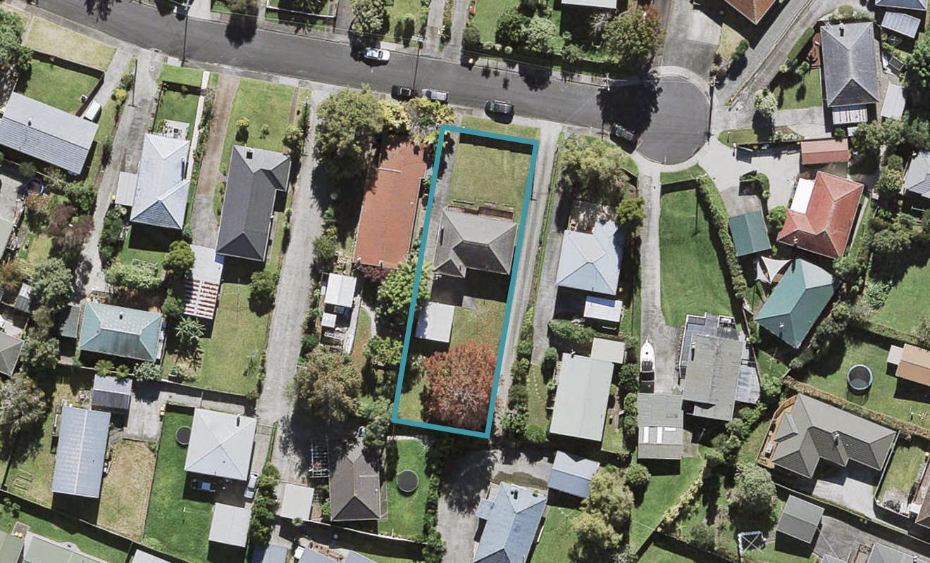 15 Alma Street, Te Atatu South, Auckland - Carousel 1