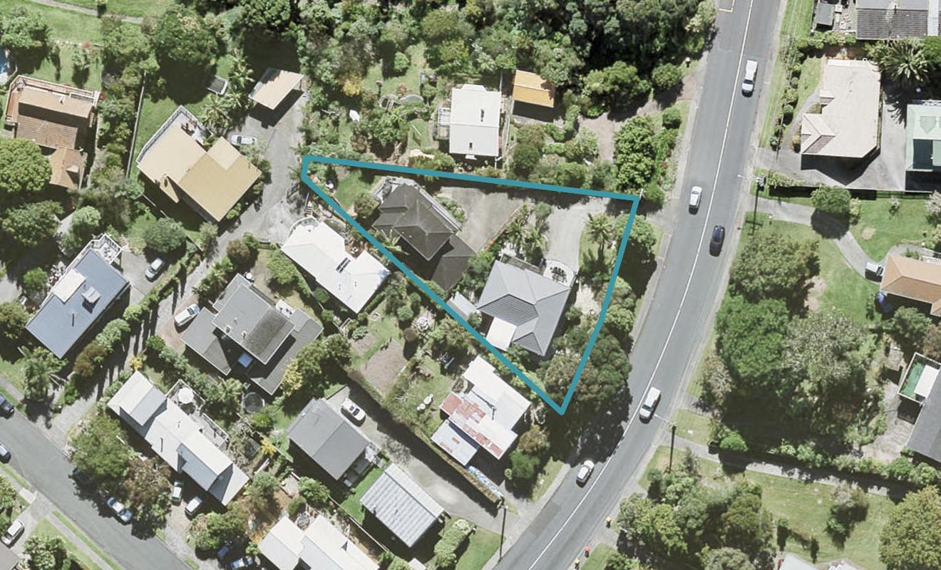 1/884 Beach Road, Waiake, Auckland - Carousel 1