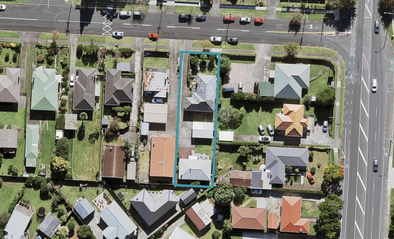 1/2 Yeovil Road, Te Atatu Peninsula, Auckland - Carousel 1