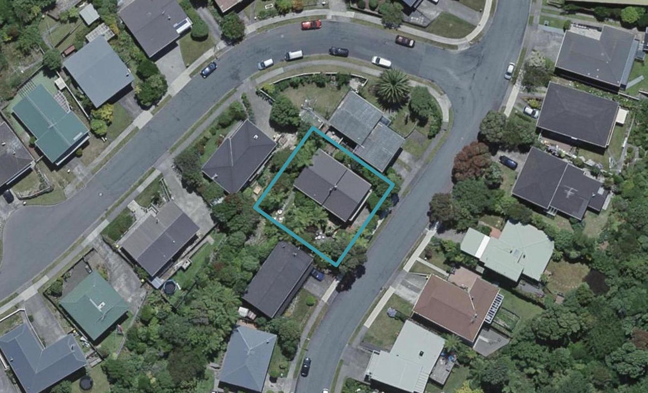 9 Turriff Crescent, Tawa, Wellington - Carousel 1