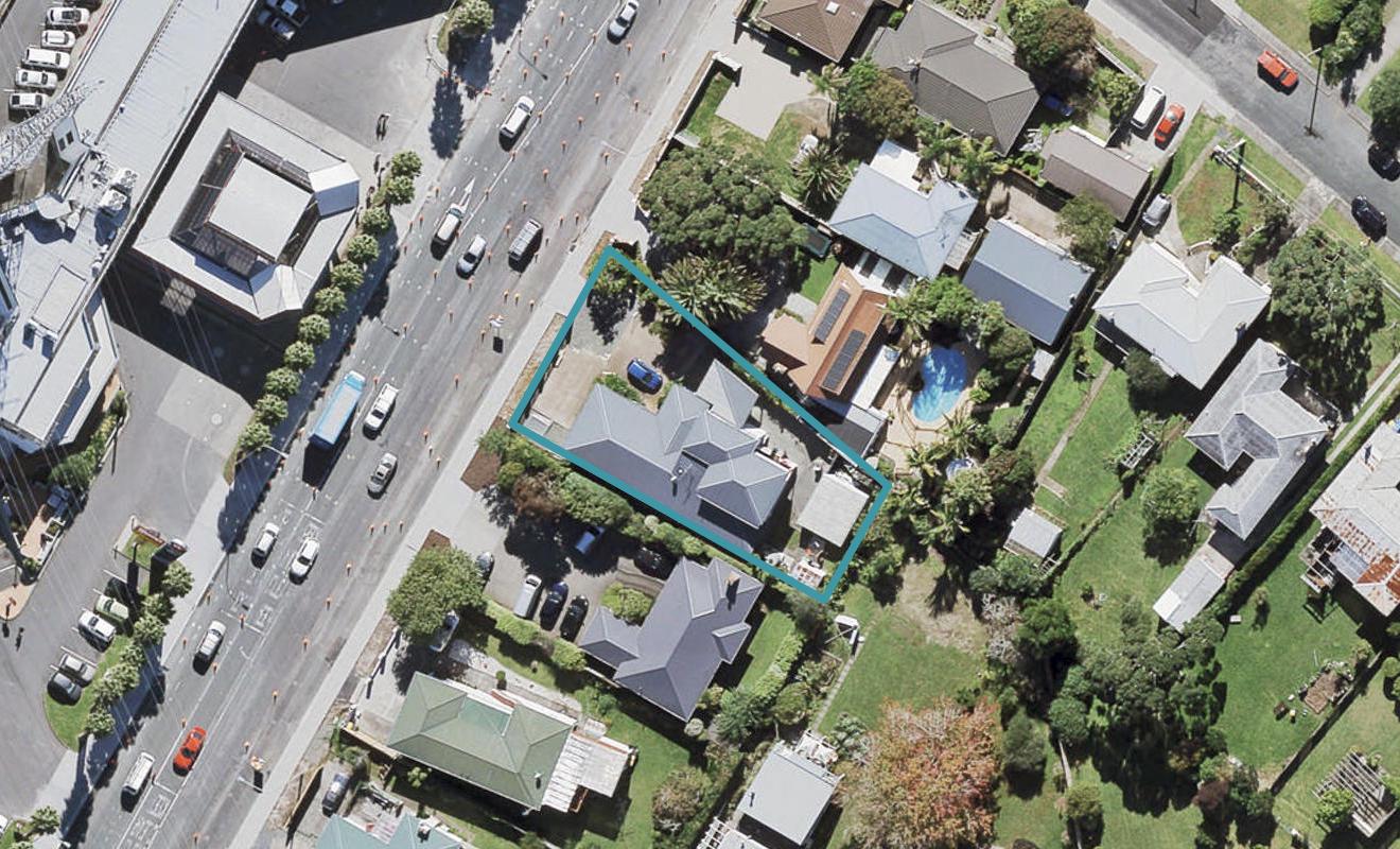 261 Te Atatu Road, Te Atatu South, Auckland - Carousel 1
