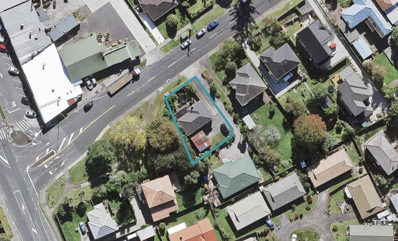 1 Roberts Road, Te Atatu South, Auckland - Carousel 1