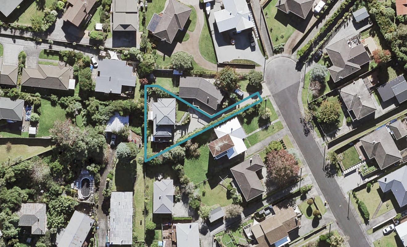 20A Tauhara Street, Green Bay, Auckland - Carousel 1
