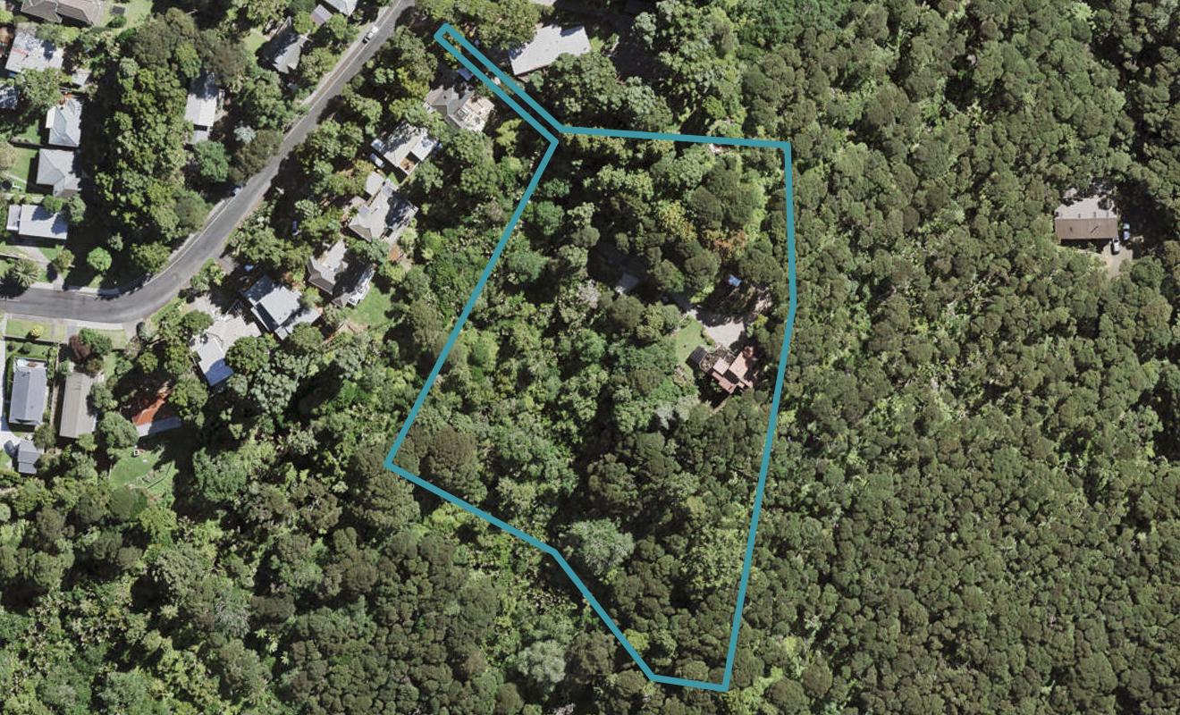 46 Hollywood Avenue, Titirangi, Auckland - Carousel 1