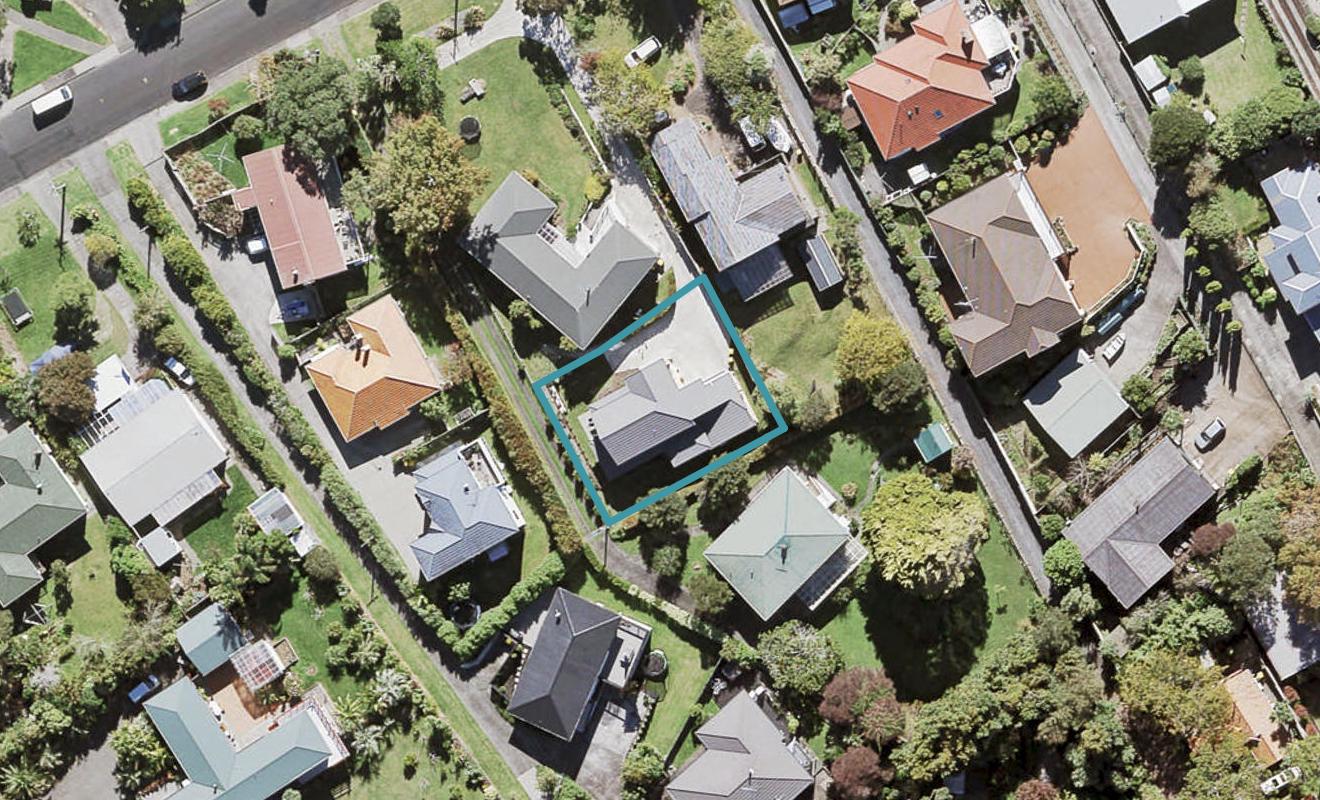 154A Cliff View Drive, Green Bay, Auckland - Carousel 1