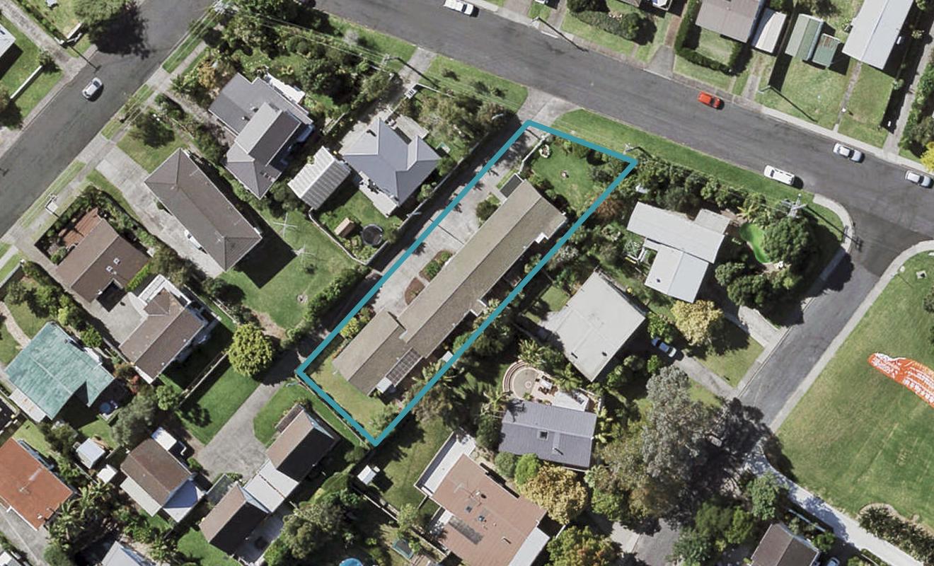 2/5 Tobruk Crescent, Milford, Auckland - Carousel 1
