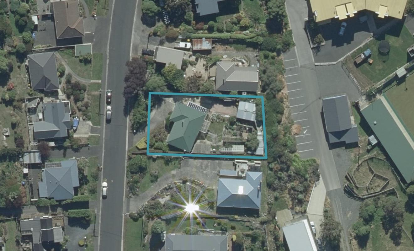 76 Marion Street, Macandrew Bay, Dunedin - Carousel 1