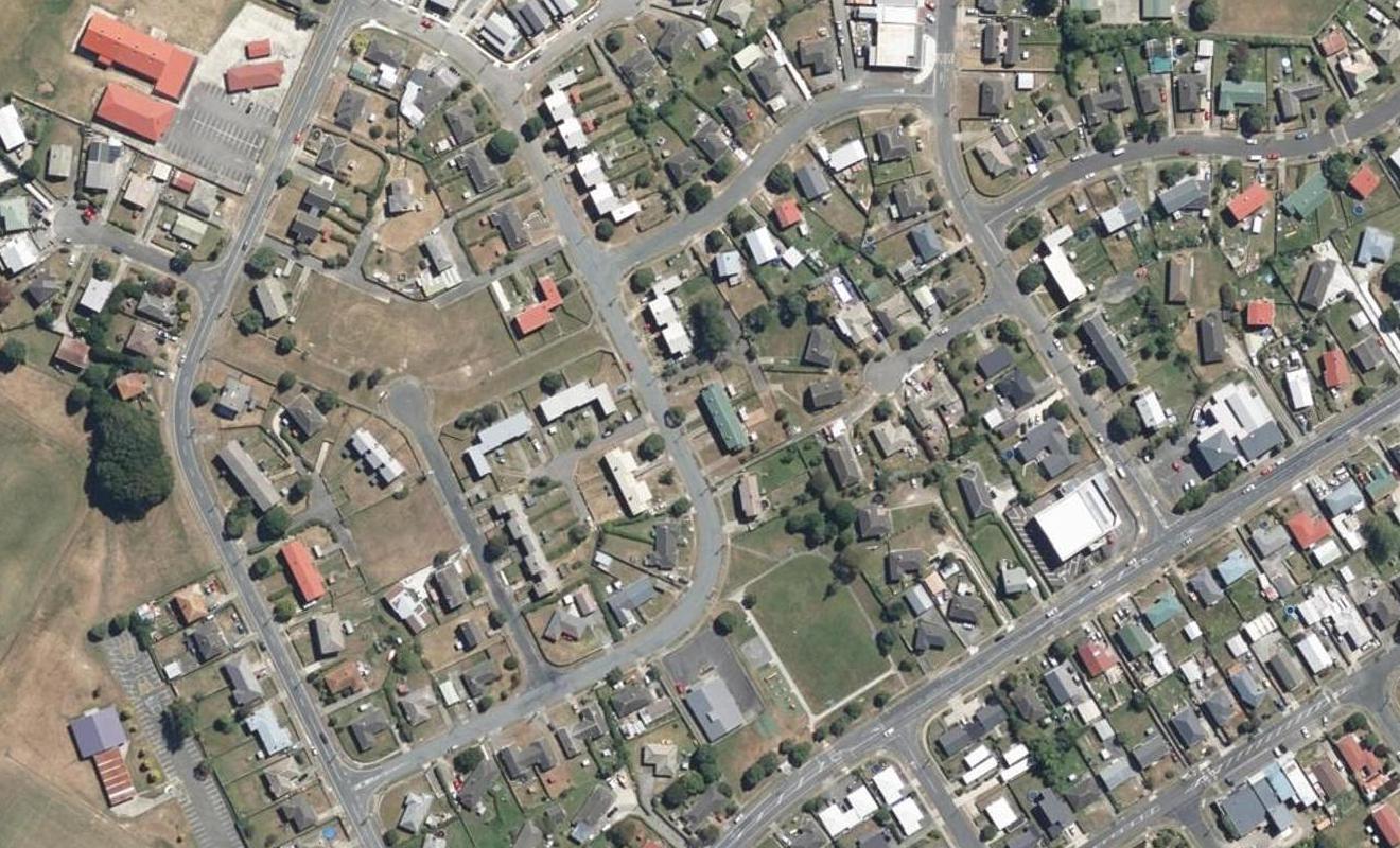 16A Matahourua Crescent, Cannons Creek, Porirua - Carousel 1