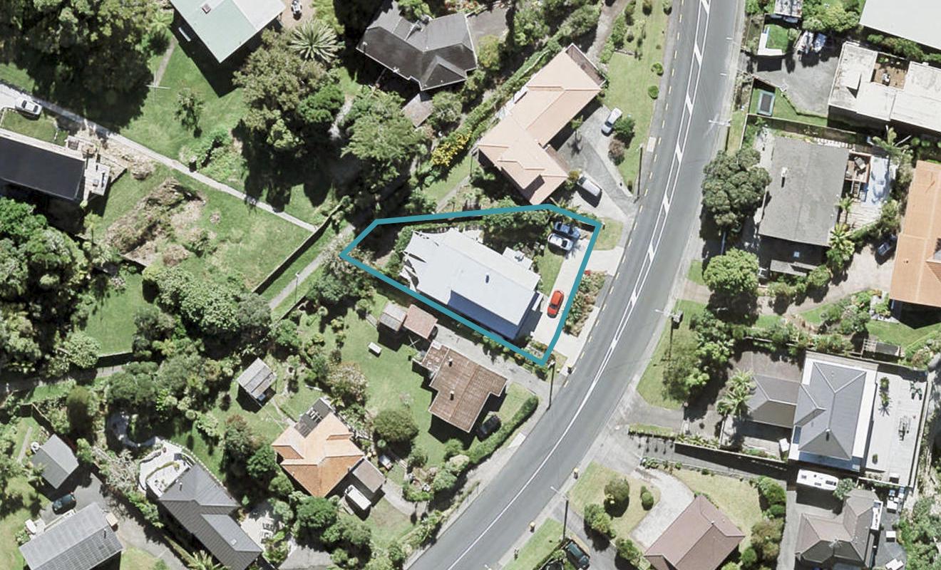 916 Beach Road, Waiake, Auckland - Carousel 1