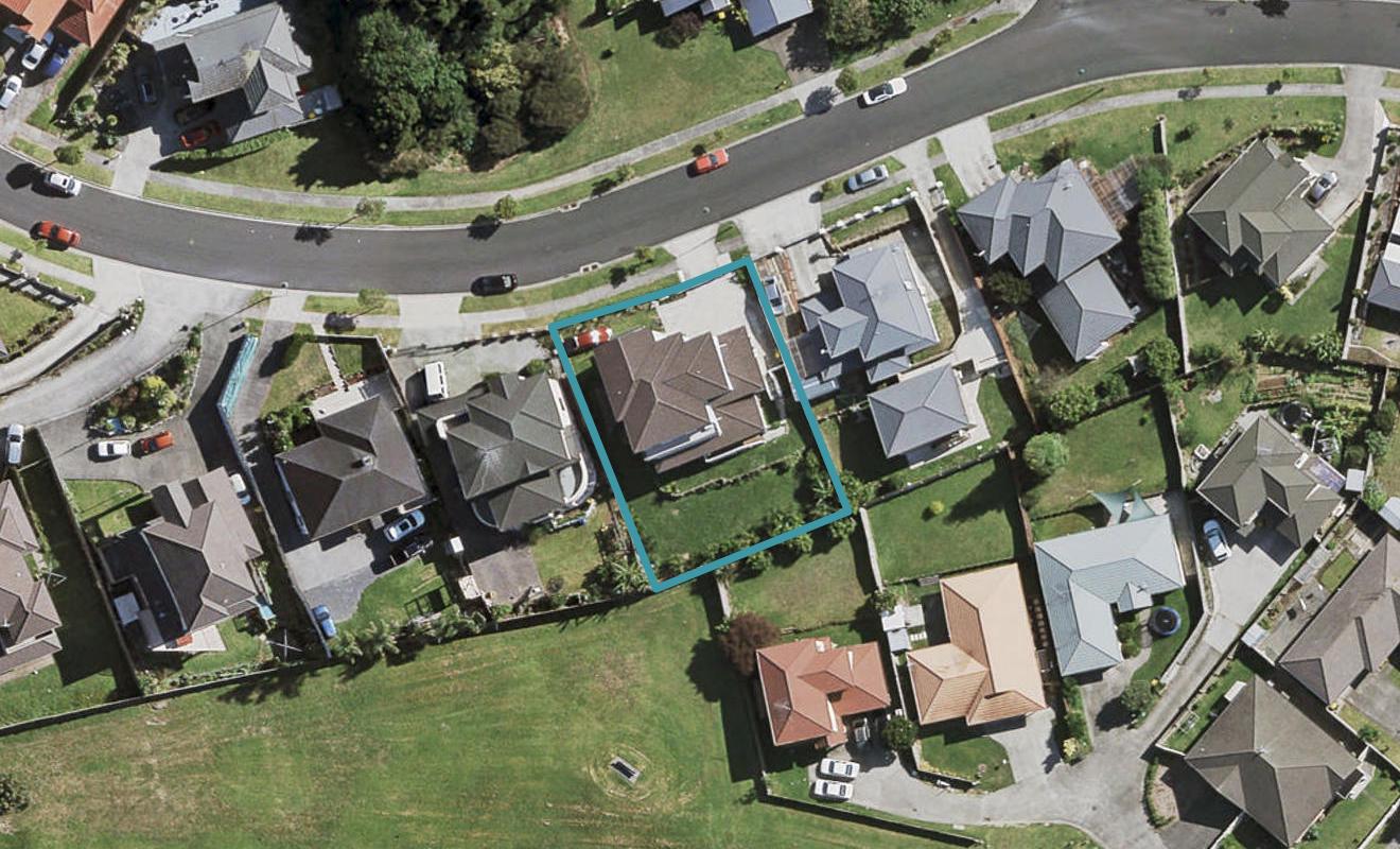 12 Fairchild Avenue, Goodwood Heights, Auckland - Carousel 1