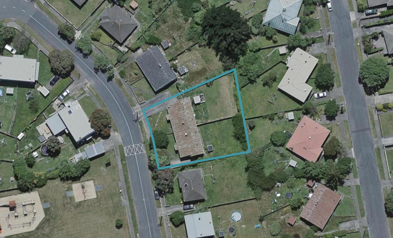 9 Davidson Crescent, Tawa, Wellington - Carousel 1
