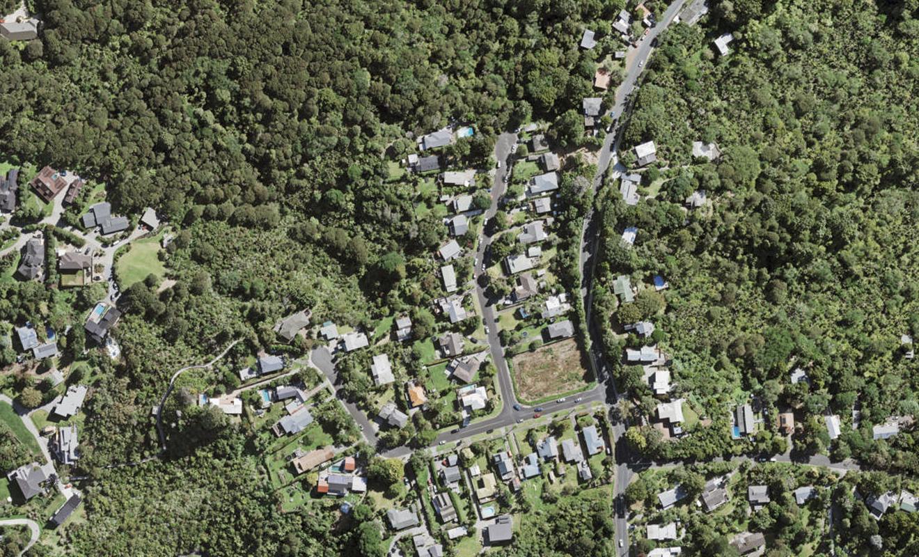10 Warwick Avenue, Titirangi, Auckland - Carousel 1