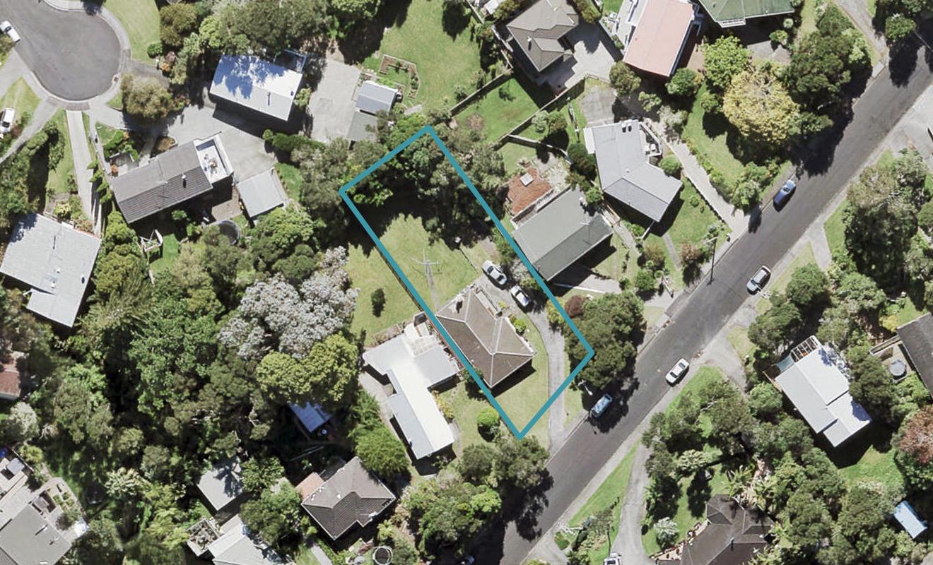 111 Cliff View Drive, Green Bay, Auckland - Carousel 1