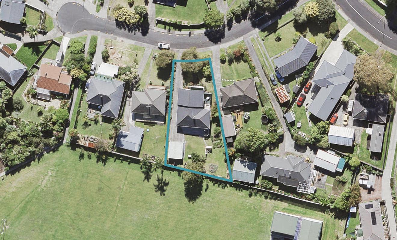 7 Cajero Place, Green Bay, Auckland - Carousel 1