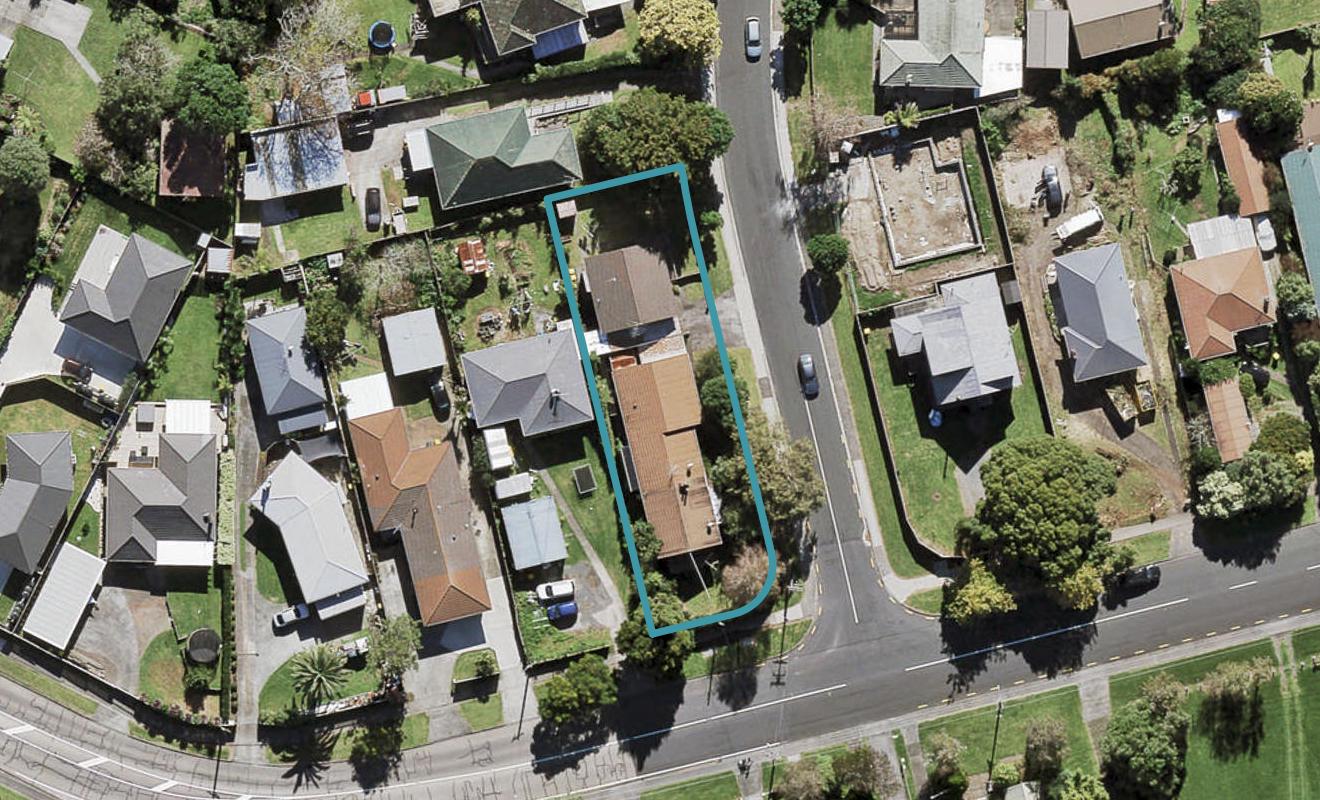 35 Taikata Road, Te Atatu Peninsula, Auckland - Carousel 1
