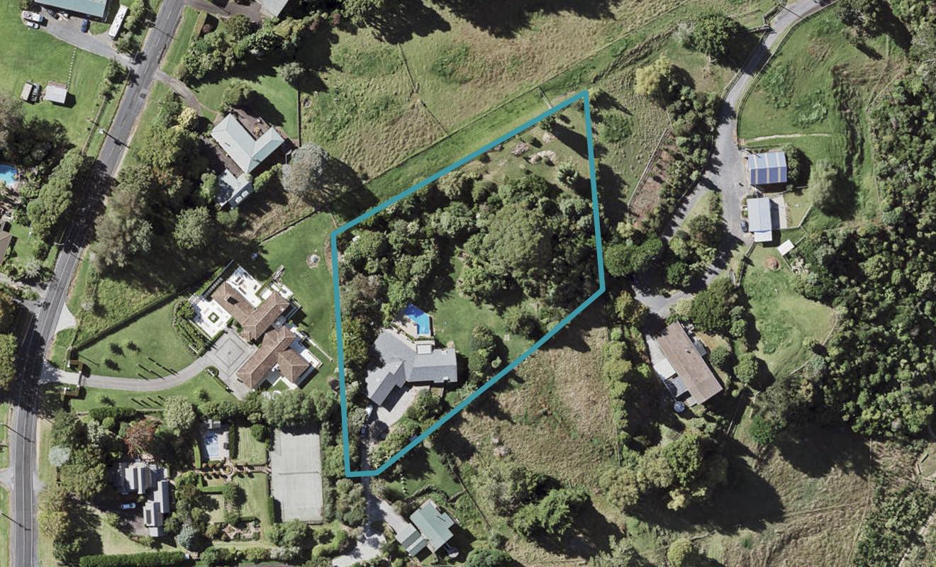 279 Point View Drive, Shamrock Park, Auckland - Carousel 1