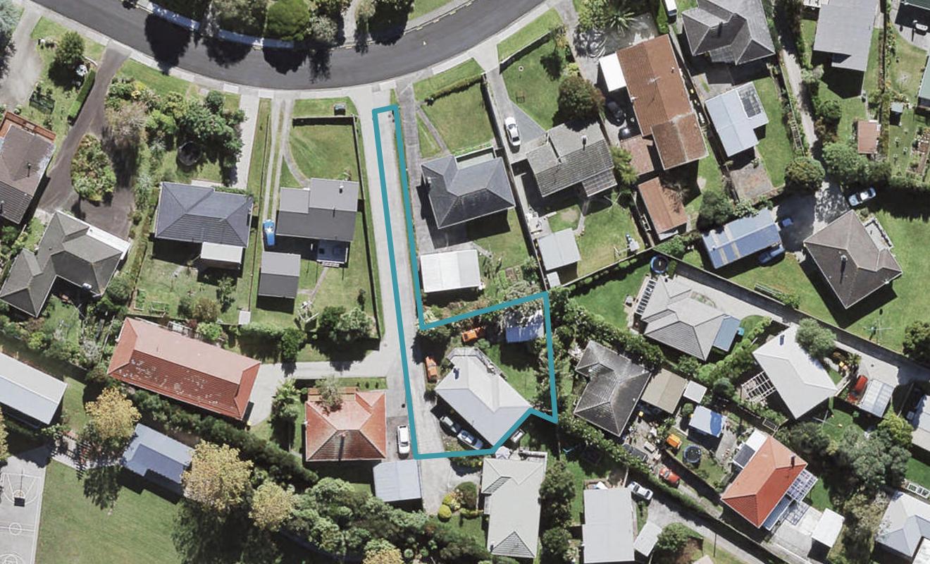 49 Divich Avenue, Te Atatu South, Auckland - Carousel 1