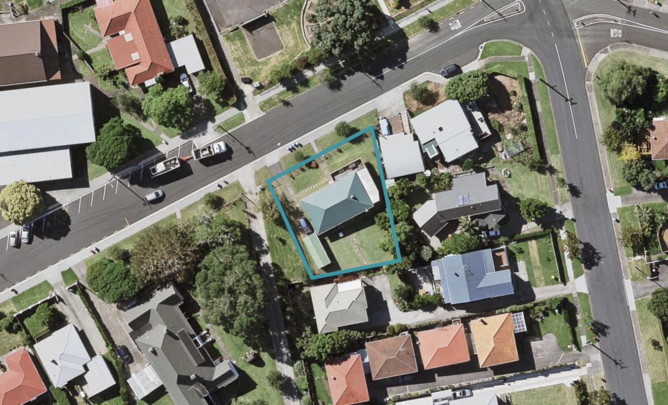 20 Sunset View Road, Panmure, Auckland - Carousel 1