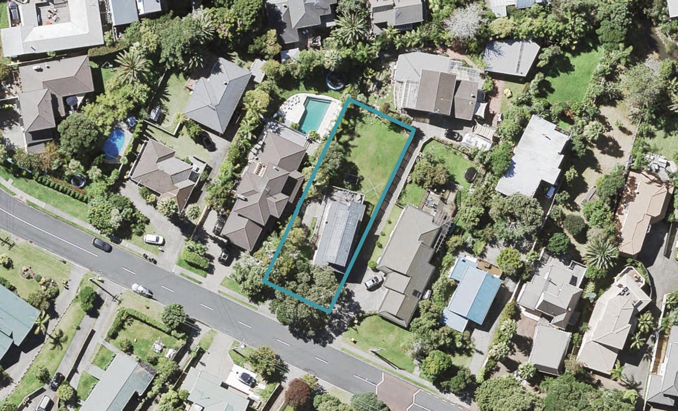11 Lyons Avenue, Murrays Bay, Auckland - Carousel 1