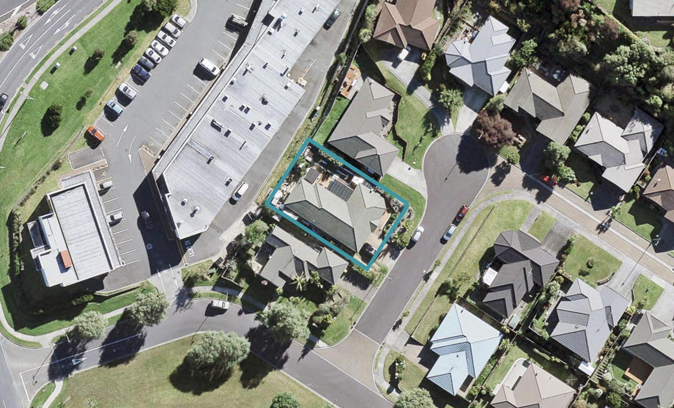4 Sunvista Avenue, Oteha, Auckland - Carousel 1