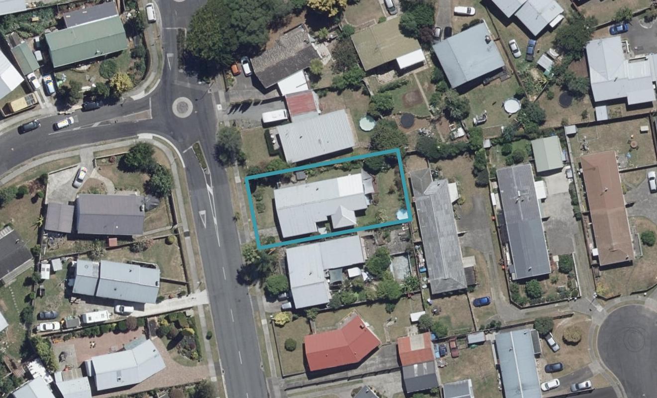 22 Deanwell Avenue, Deanwell, Hamilton - Carousel 1