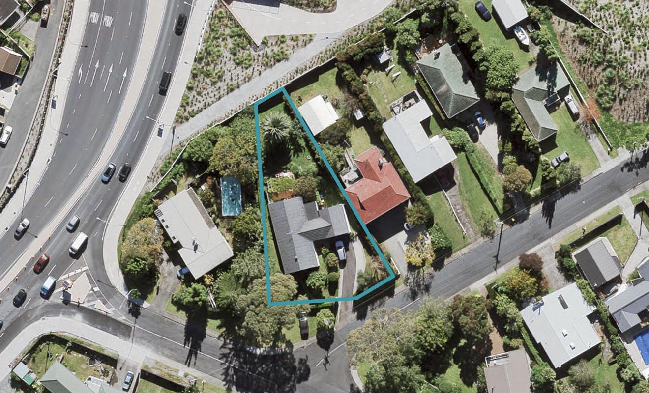 2 Alwyn Avenue, Te Atatu South, Auckland - Carousel 1