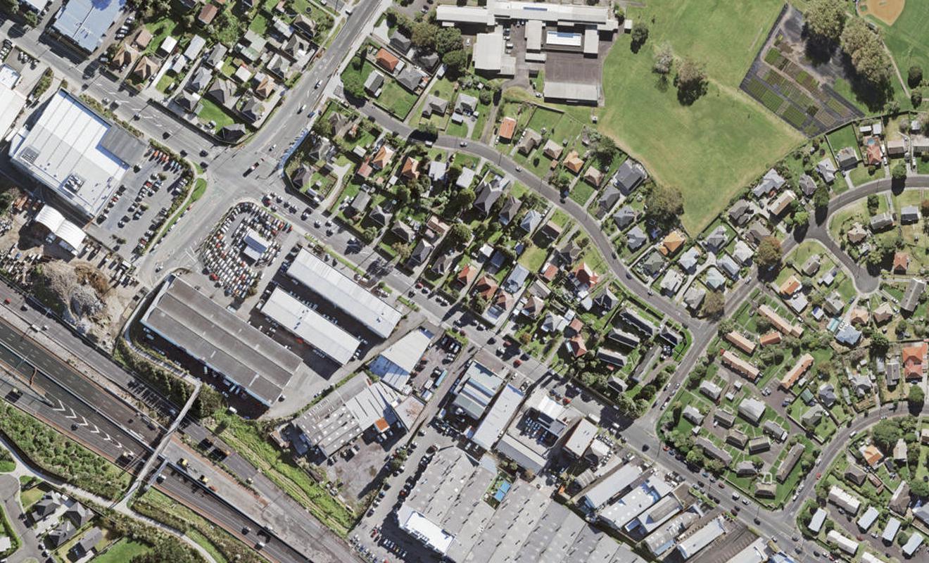 3/127 Stoddard Road, Wesley, Auckland - Carousel 1