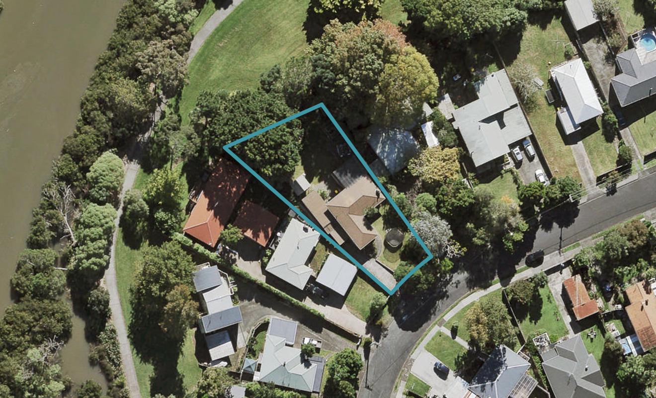 44 Sherwood Avenue, Te Atatu South, Auckland - Carousel 1