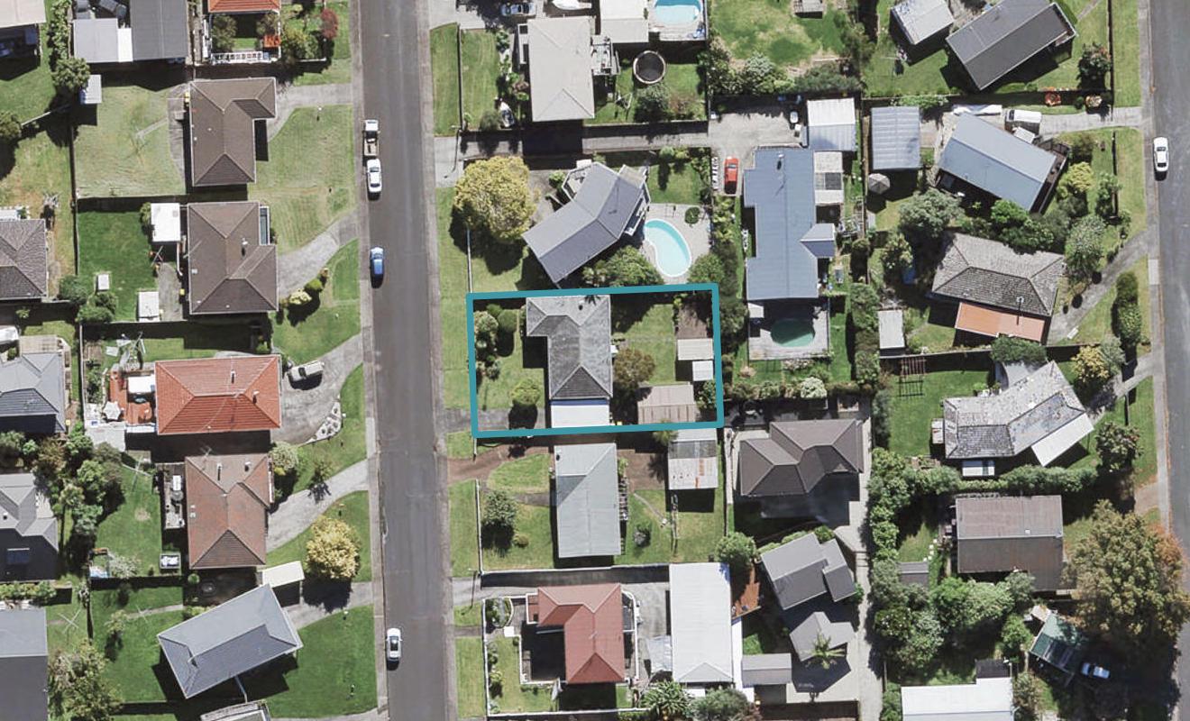 7 Bodi Place, Te Atatu South, Auckland - Carousel 1