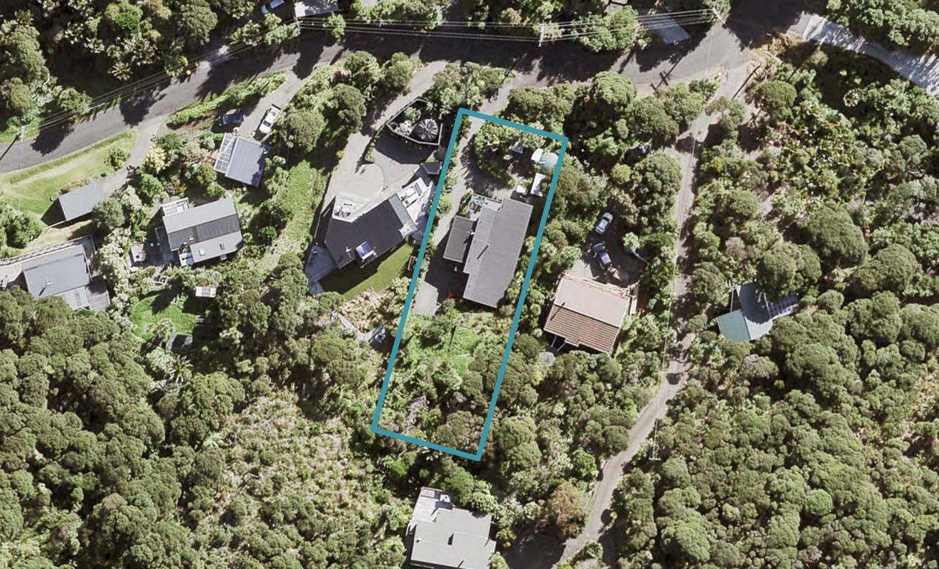 24 Rayner Road, Piha, New Lynn - Carousel 1