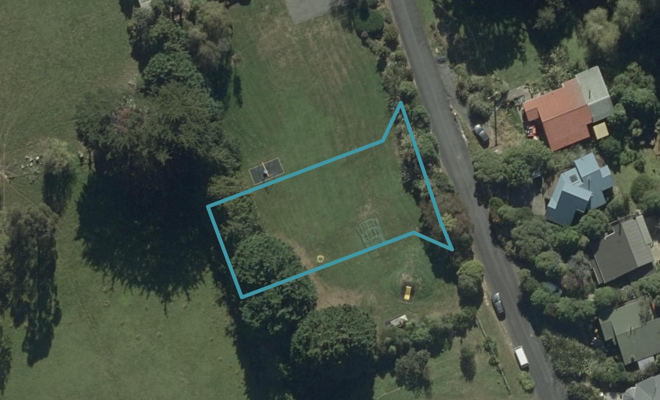16 Frances Street, Broad Bay, Dunedin - Carousel 1