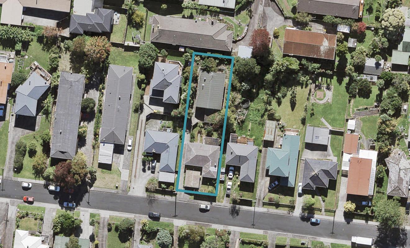 1/10 Cron Avenue, Te Atatu South, Auckland - Carousel 1