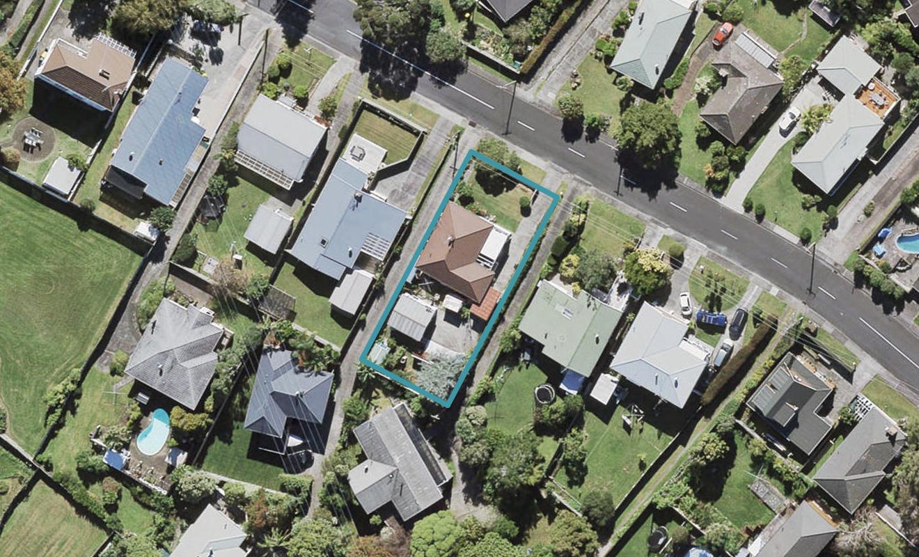 33 Lyndhurst Road, Te Atatu South, Auckland - Carousel 1