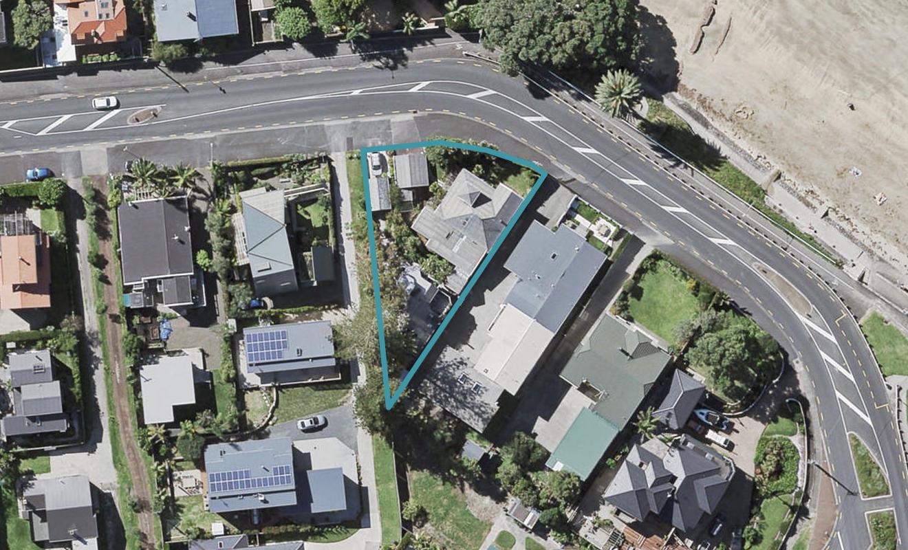 2/9 Old Lake Road, Narrow Neck, Auckland - Carousel 1