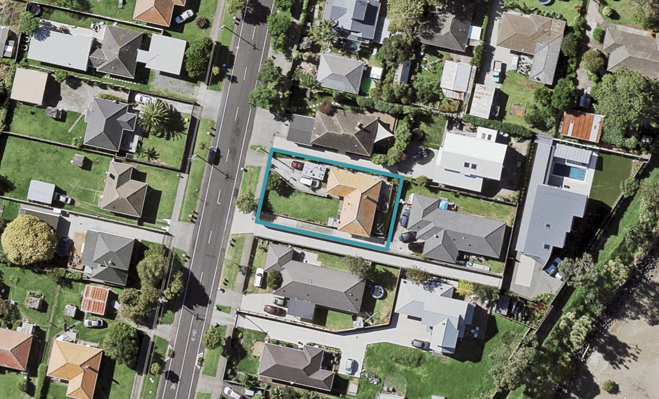 214A Riverside Avenue, Point England, Auckland - Carousel 1