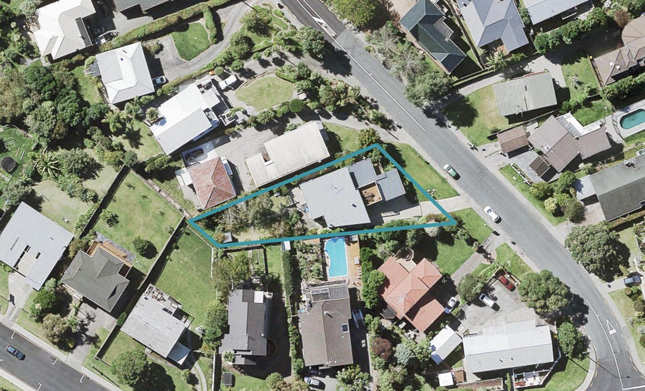 6 Clematis Avenue, Murrays Bay, Auckland - Carousel 1
