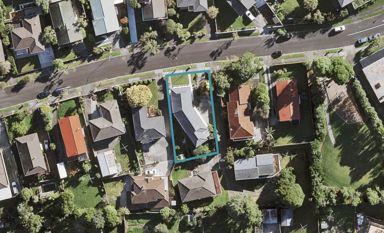 16 Dallas Place, New Windsor, Auckland - Carousel 1
