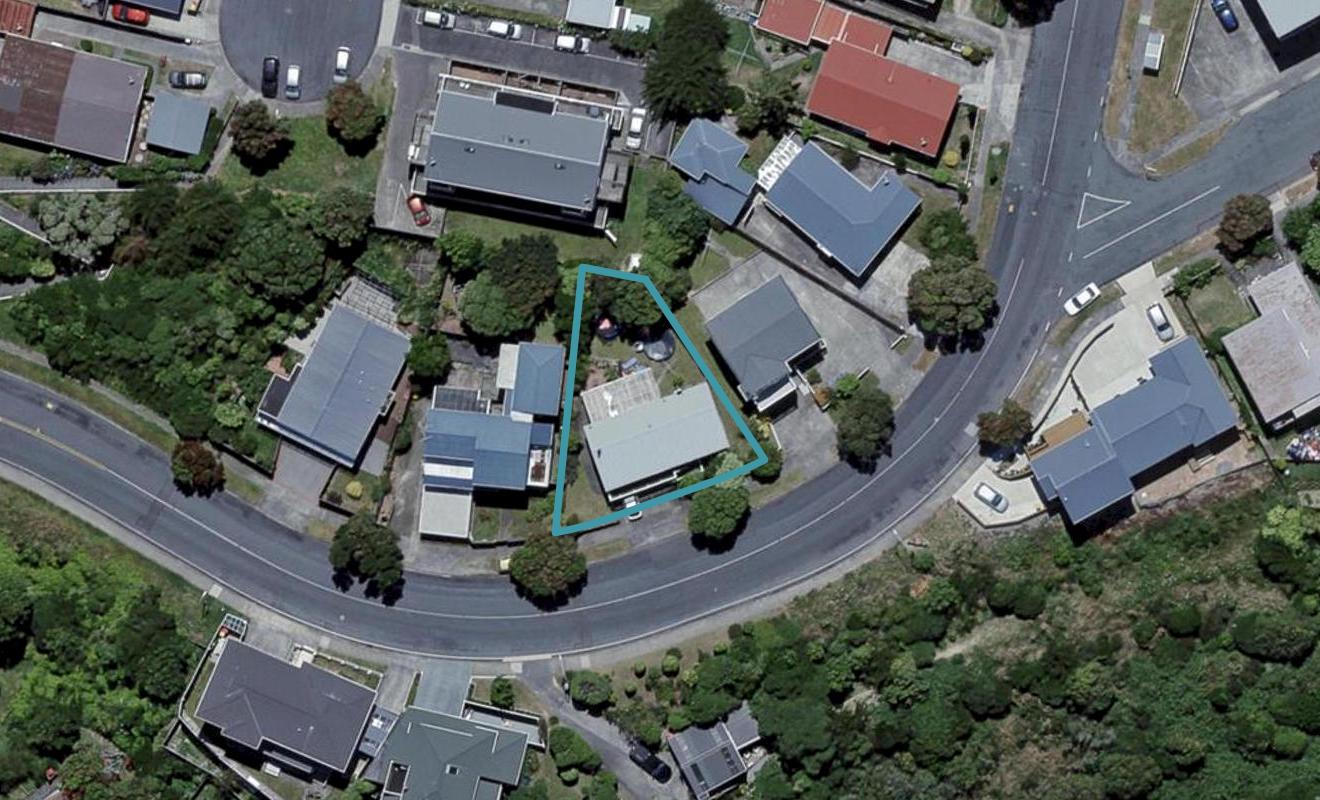 11 Akaroa Drive, Maupuia, Wellington - Carousel 1