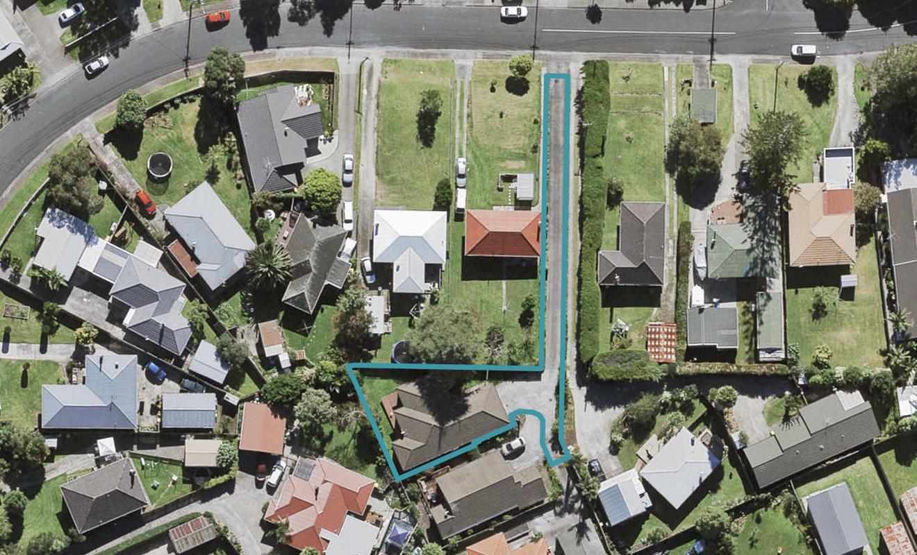 34A Amberley Avenue, Te Atatu South, Auckland - Carousel 1