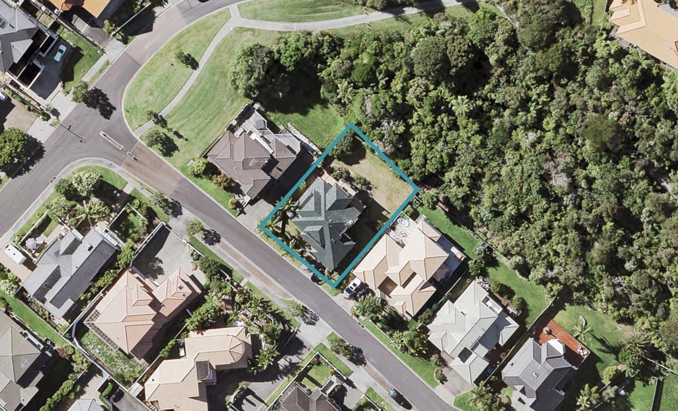 4 Gretna Green, Browns Bay, Auckland - Carousel 1