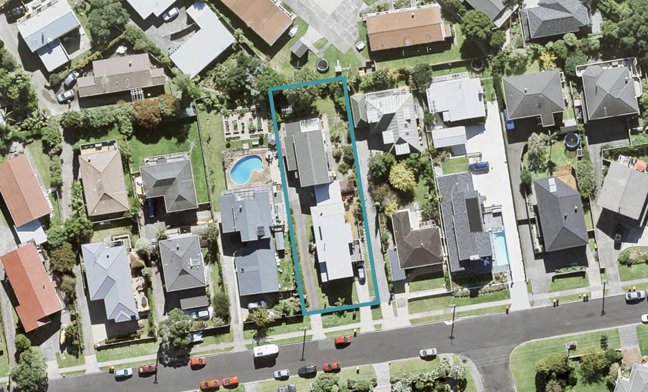 2/18 Ridge Road, Waiake, Auckland - Carousel 1