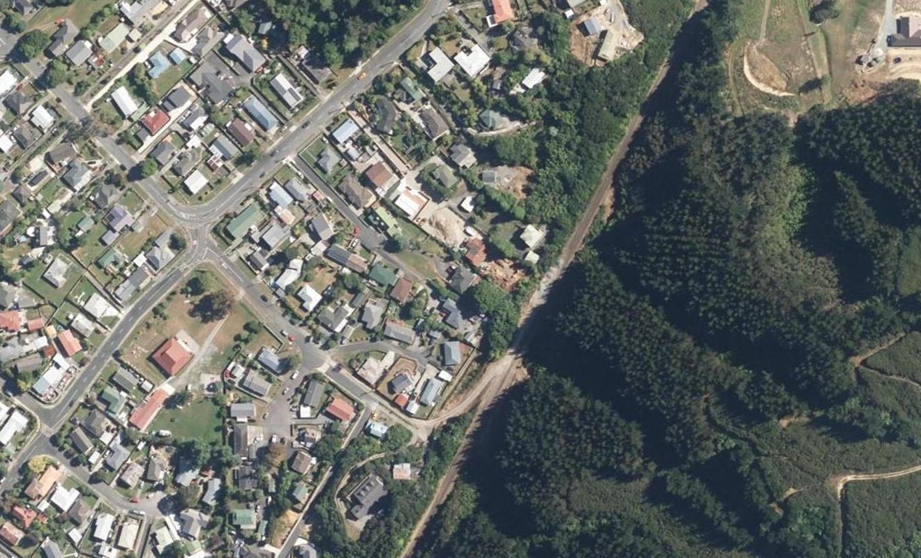 3 Garth Lane, Maoribank, Upper Hutt - Carousel 1