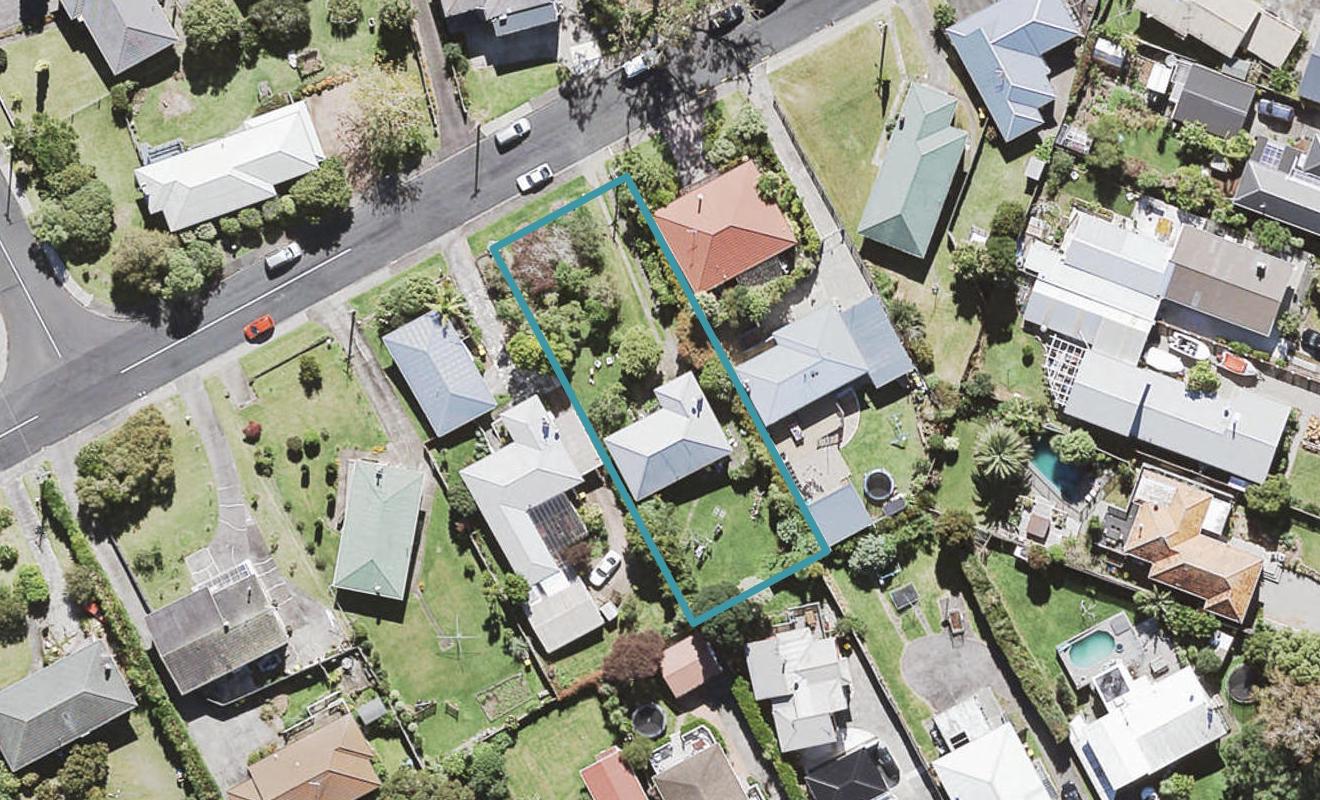 8 Barron Drive, Green Bay, Auckland - Carousel 1