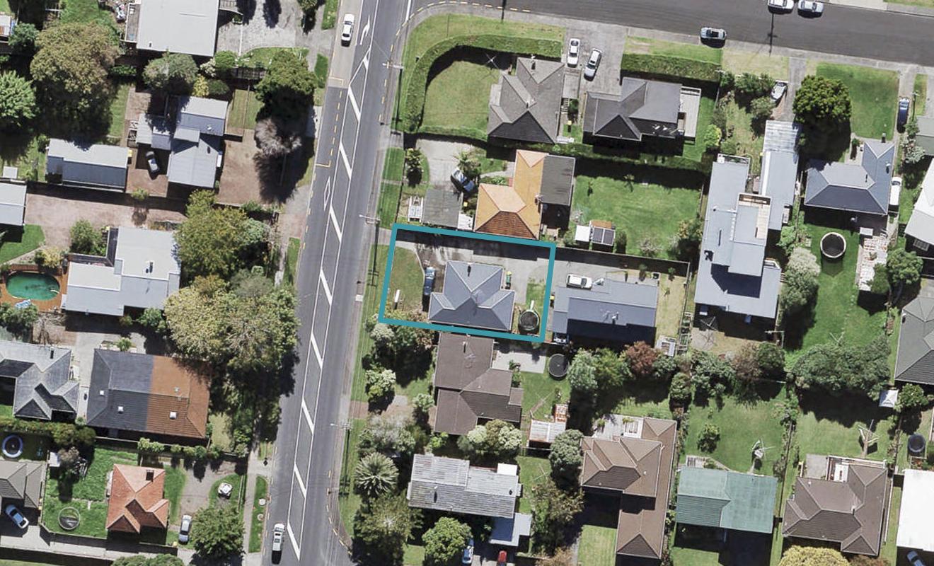 69 Te Atatu Road, Te Atatu South, Auckland - Carousel 1